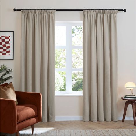 Tende foderate in ciniglia con pieghe a matita, 137 cm x 117 cm, colore naturale.