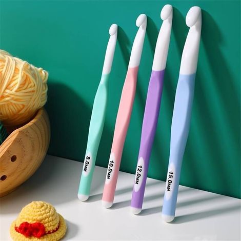 Set di 4 uncinetti con impugnatura ergonomica per mani affette da artrite, comodi e colorati - Crezuo