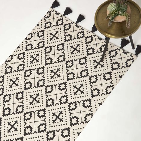 HOMESCAPES Tapis rectangulaire noir en coton Reva, 160 x 230 cm