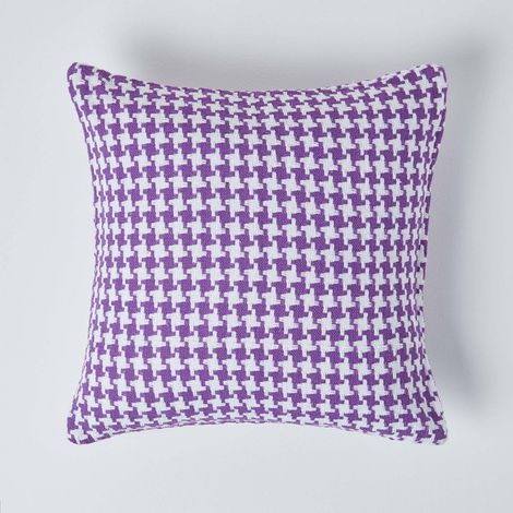 HOMESCAPES Houndstooth 100% Cotton Cushion Cover Purple, 60 x 60 cm - Purple (1/3)