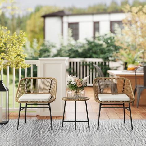 Ensemble balcon 3 pièces moderne : 2 fauteuils en rotin tressé et 1 table d'appoint, cadre métallique solide, coussins inclus, résistant aux intempéries, parfait pour aménager jardin, terrasse et espa