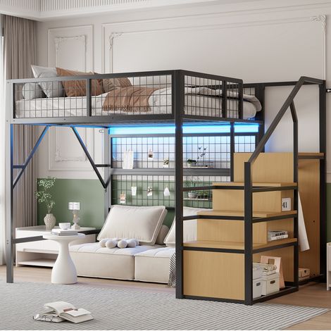 Cama alta de metal y MDF negra 140x200 cm con LED, escalera con almacenaje y armario abierto (1/5)
