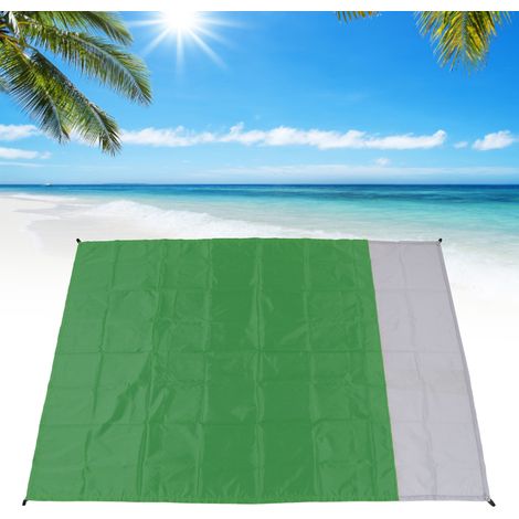 Tapis de pique-nique pliable et imperméable, idéal pour le camping et la plage. Ce tapis de plage bicolore en polyester à carreaux est résistant à l'humidité (vert et gris). (1/5)