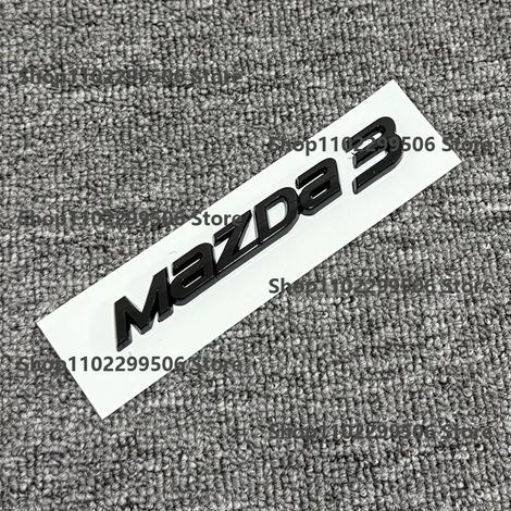 (MAZDA 3, carbone) - Accessoires extérieurs en carbone noir argenté pour voiture Mazda : autocollant logo/lettre pour coffre. (1/5)