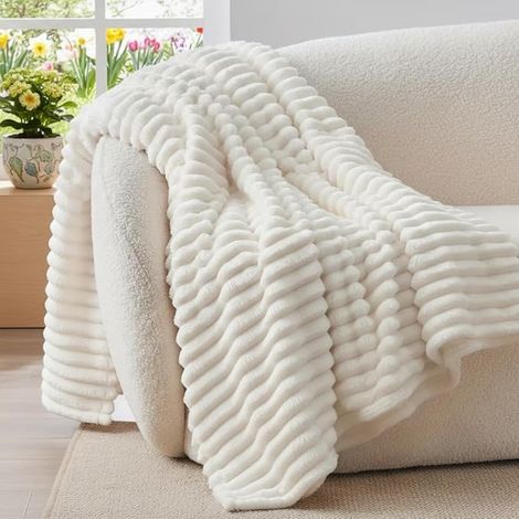 Lit simple crème blanc polaire couverture - couverture d'hiver 150x200 cm douce et chaude, cadeau confortable idéal pour les hommes et les femmes (1/5)