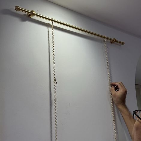 Système d'accrochage de tableaux avec tringle murale, supports en (1/5)