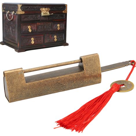 Candado antiguo horizontal de bronce con motivo de pez para cajas, dimensiones 9,6 x 3,2 cm con llave y distancia entre orificios de 5,9 cm. (1/5)