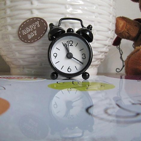 Réveil miniature en métal, créatif et mignon, réveil électronique, noir (1/2)