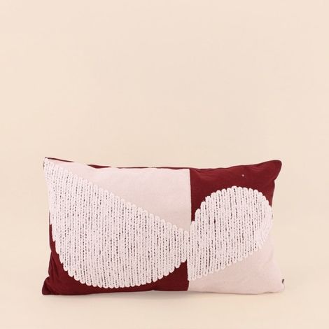 Coussin brodé motifs géométriques bordeaux, beige 30x50cm (1/5)