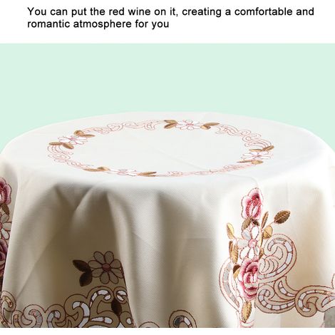 Chemin de table rond rouge à motifs floraux brodés, 85 cm, pour décoration de table ou de fête. (1/5)