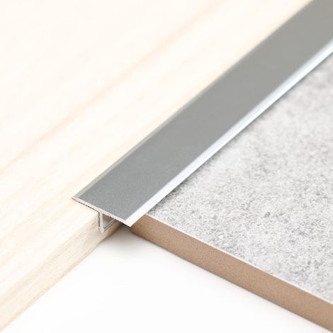 3pcs Barre de transition de plancher en Aluminium T et Barre décorative en T pour seuil et séparation biseautée reliant l'espace de plancher de carrelage stratifié (0,9m x 2cm, Argent mat) (1/5)