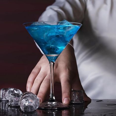 Martini Glasses Cut Glasses Hand Blown Glasses Cocktails Margaritas Parties Catering 180ml (1/3)