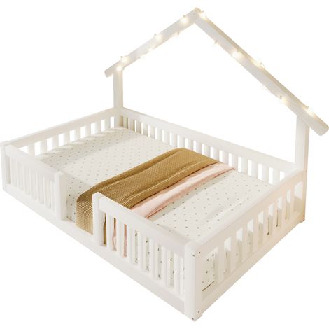 Cama casita infantil CHICFURN 90x200 cm de madera blanca con LED y barrera de seguridad (1/5)