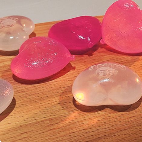 Bacs à glaçons et boules de glace en plastique en forme de cœur, à motifs de dessins animés, pour rafraîchir et refroidir le cola et le whisky boules de glace réutilisables pour un usage domestique. (1/5)