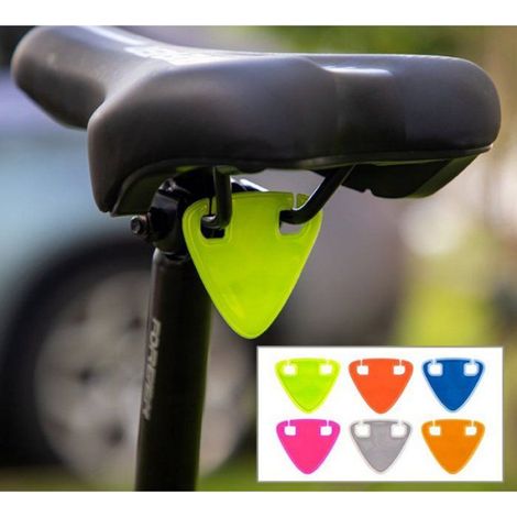 6 triangles réfléchissants pour vélo - Signalisation arrière pour porte-vélos, sacs et barres de toit - Accessoire sécurité cyclisme (1/4)