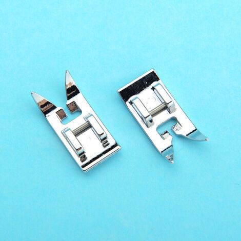 Ensemble de 2 pièces comprenant une machine à revêtement domestique, une machine à coudre artisanale et des outils de pied presseur. (1/4)
