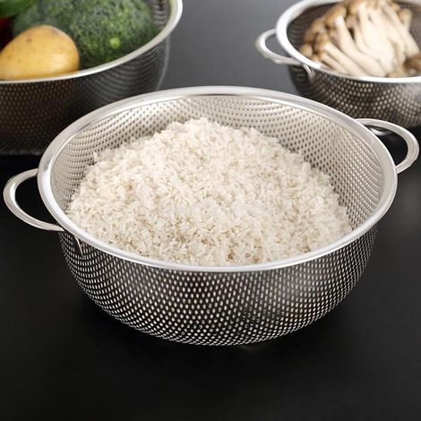 Passoire à riz en acier inoxydable petits trous permettant de filtrer les spaghettis le légumes et fruits C 22 5 cm (1/5)