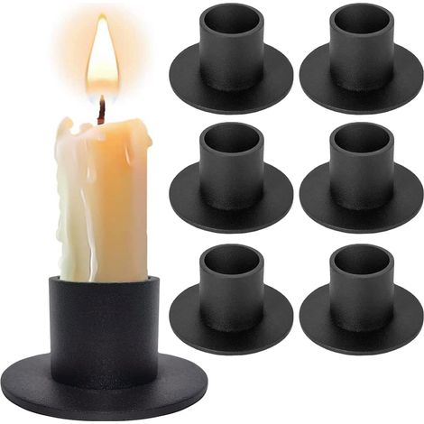 Un set di 6 candelieri in ferro battuto nero, caratterizzati da un design vintage in metallo e da un piano d'appoggio nero, perfetti per l'uso quotidiano, feste, appuntamenti, San Valentino, compleann