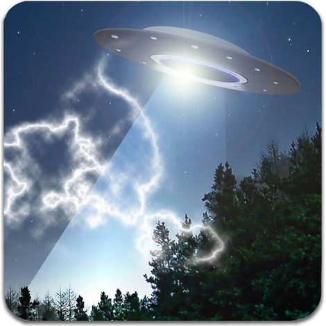 Set di 4 sottobicchieri decorati con motivi di UFO e alieni. (1/5)