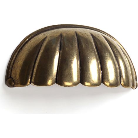 Asa-concha en zamak con acabado cuero, dimensiones: 75x35x22mm, entrepuntos: 64mm -