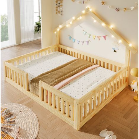 Hausbett 140x200 cm Natur Holz mit Sicherheitsgitter und LED-Lichterkette für Kinderzimmer (1/5)