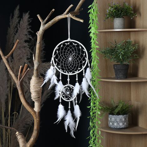 Attrape-rêves avec perles et plumes argentées fait main, blanc - Attrape-rêves et artisans - diamètre 16 cm, longueur 44 cm (1/5)