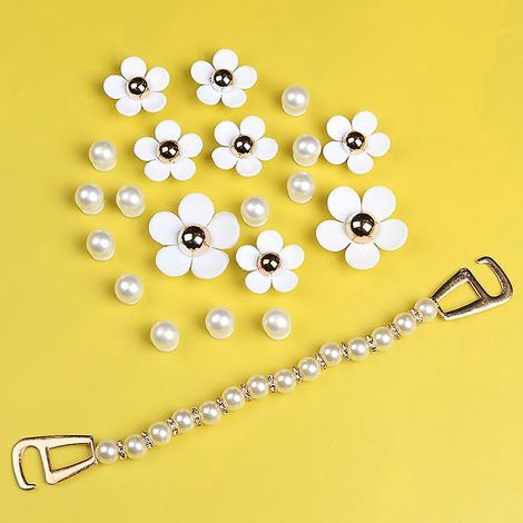 un Ensemble (chaussures Non Comprises) Chaussures Trous Accessoires Diy Petites Fleurs Blanches Pures Chaussures De Jardin Chaussures Fleurs Bouc (1/5)