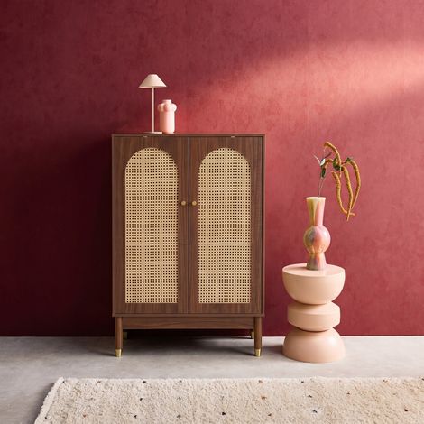 Meuble à chaussures. petit buffet décor bois noyer et cannage 2 portes (1/5)