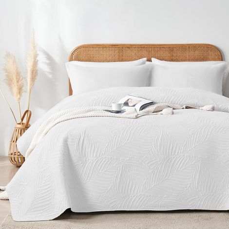 Couvre-lit 240x260 cm Blanc,Boutis Matelassé en Polyester Doux,Motif Feuilles Décoratif,Confort Léger et Doux,pour Lit Double et Canapé,Convient à Toutes Les Saisons (1/5)