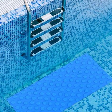 Tapis antidérapant pour échelle de piscine 40x90cm, protecteur imperméable pour marches et liner de piscine hors sol.