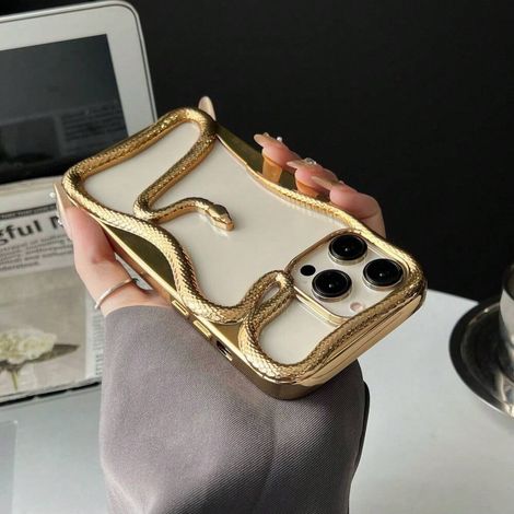 Étui téléphone effet peau de serpent 3D, cadre doré luxueux, motif reptile réaliste, coque protectrice ajustée, compatible modèles courants, protection caméra et boutons, style unique et tendance. (1/4)