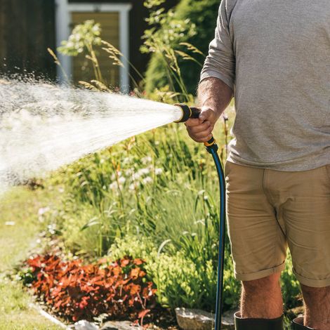Fiskars 3-Funktionen Gartenpistole robust und leicht (1/5)
