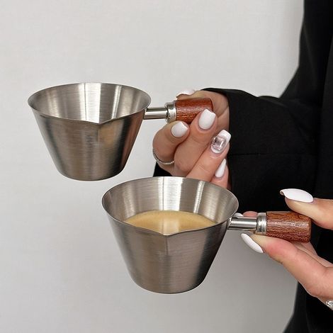 Lot de 2 pots à lait en acier inoxydable 100 ml avec manche en bois, pots verseurs pour expresso, latte art, sirops de lait et de café (1/5)