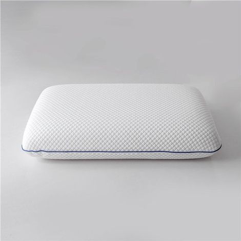 Esta suave almohada de invierno está confeccionada con tejido de punto transpirable y cuenta con un diseño de malla para el soporte del cuello que te ayudará a dormir mejor. (1/5)