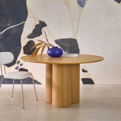sweeek - Table à manger ronde bois d'hévéa et placage chêne naturel 4 places 130cm - Leonore (1/5)
