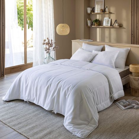 Pack couette 4 saisons et oreiller anti-acariens et anti-bactériens 240x220 cm