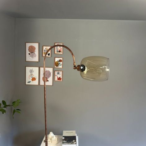 Lampadaire Sila Verre, Moderne, Lampadaire pour Salon, Chambre à Coucher, Chambre d'enfant avec Douille E27, Largeur 37 cm, Abat-jour Réglable, Lampadaire avec Tablette et Variateur (1/4)