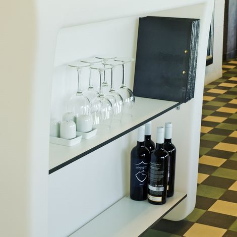 Mesa de bar CRETA de Newgarden. Accesorio con dimensiones 21x1,2x101,5 cm