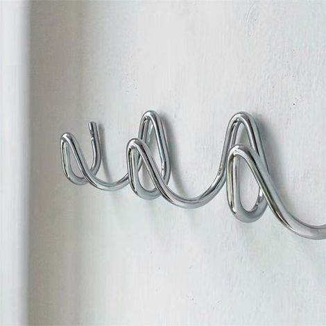 Porte-Manteau Mural Minimaliste Argenté à Crochets, à Fixer Derrière une Porte D'Entrée pour Vêtements et Chapeaux. Crochets (1/5)