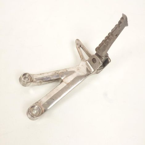 [PRODUIT D'OCCASION] Platine de repose pied passager gauche origine pour Moto Yamaha (1/2)