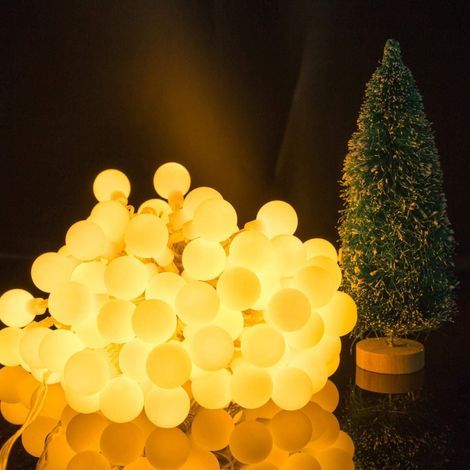 Guirnalda de luces LED ideal para fiestas, uso interior y exterior, IP44, control remoto, varios tamaños y colores, 100 LED, luz blanca cálida. (1/5)