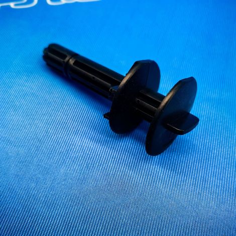 39788-5RB0B is suitable for the upper fixing pin and bracket of the water tank of Nissan Kicks P15Z, Nissan Sylphy B18Z, and Nissan March. (1/4)