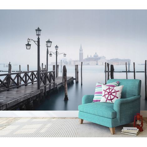 Fototapete Seebrücke Stadt Natur Nebel, für Wohnzimmer und Schlafzimmer, 300 x 210 cm – Komplettset inkl. Kleister & Anleitung (1/5)