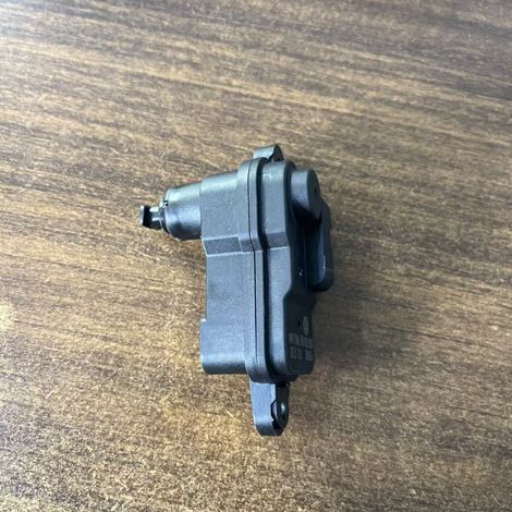 Moteur de porte de port de charge ID4/ID6 - Moteur de commutateur de couvercle de charge - Neuf 8VD862159 (1/5)