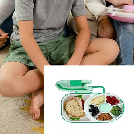 Nur in einer Farbe erhältlich: Grün. Material: PP + ABS. Bento-Format mit Drehmechanismus für Snacks und einem Fach für das Mittagessen.