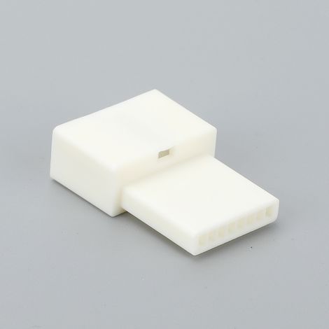 Kfz-Steckverbinder, Stecker und Buchsen, Lautsprecherstecker, Stecker für Media-Navigationsgeräte, Schutzhüllen, Buchsen. (1/4)