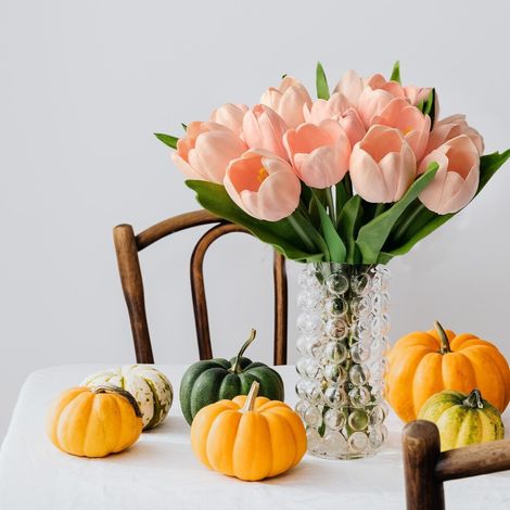 Dix tulipes artificielles rose pâle, confectionnées en soie PU réaliste, ces fleurs artificielles plus vraies que nature sont parfaites pour les bouquets de printemps, les mariages et la décoration in