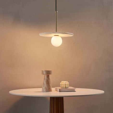 Elegante Pendelleuchte aus Travertin und opaler Glaskugel - Silvia (1/5)