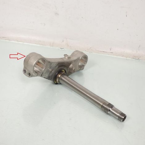 [PRODUIT D'OCCASION] Té de fourche inférieur origine pour Suzuki 650 V-strom 2004 à (1/3)