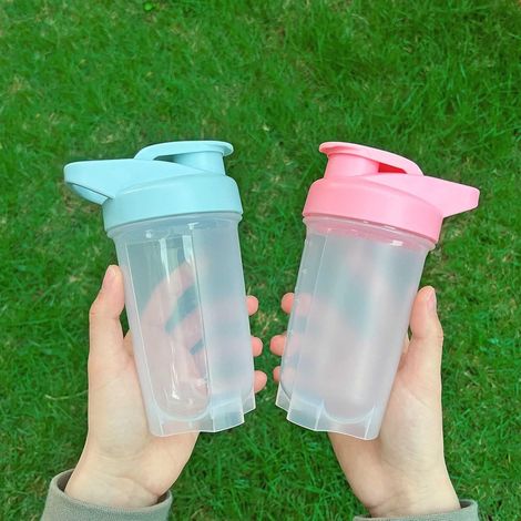 Shakerflasche, Protein-Shake-Becher und Shakerflasche mit Shakerkugel, Protein-Shakerflasche, Flaschenset, BPA-freier Kunststoff (blau + rosa (2 Teile)) (1/4)